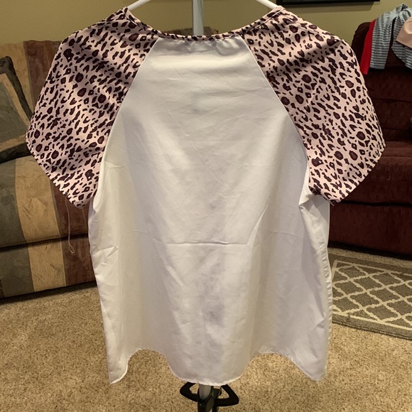 Leopard and white, short sleeve v-neck blouse - Picture 2 of 2